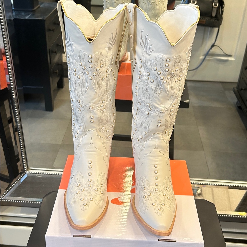 Agodor Embroidered, Pearl ,Cowboy Women’s Boots - Picture 9 of 15